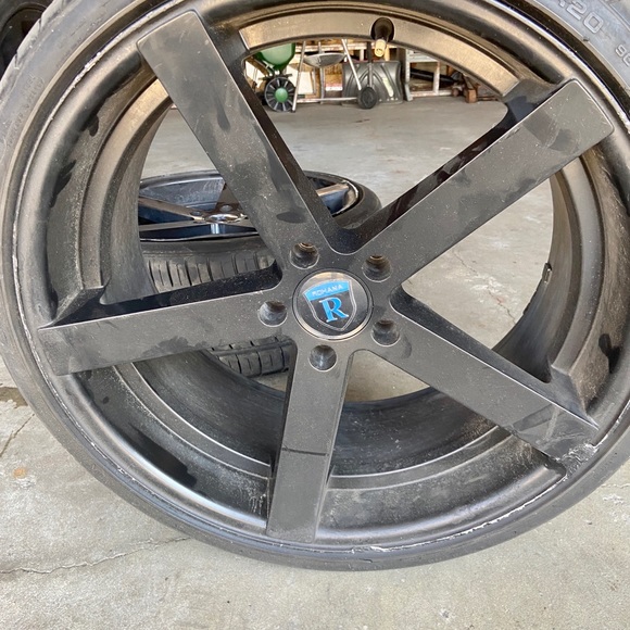 20” Rims - Picture 7 of 7